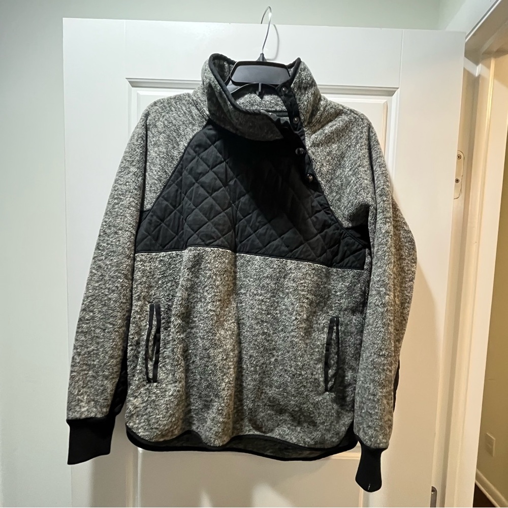 Abercrombie Gray & Black Asymmetrical Snap Fleece, Medium